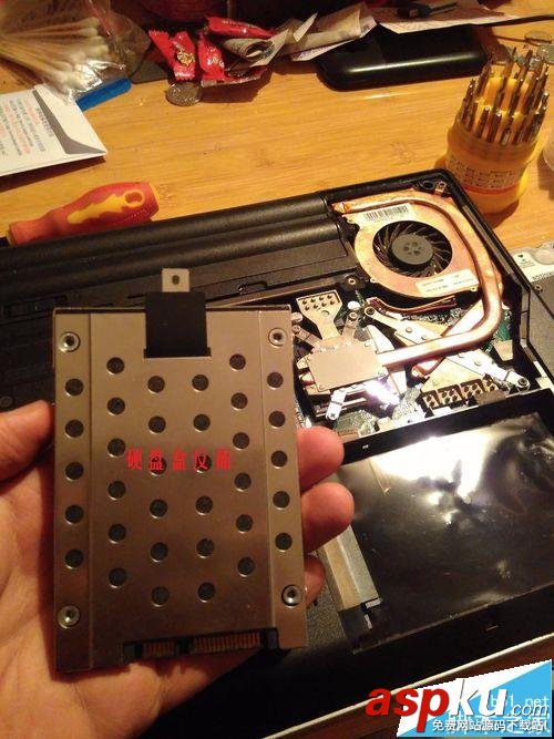 thinkpad e40筆記本怎么拆機更換硬盤? thinkpad,thinkpade40,硬盤