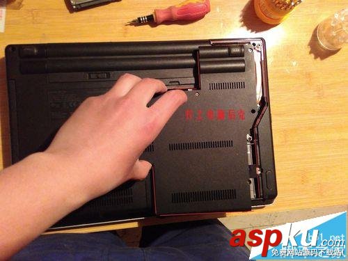 thinkpad e40筆記本怎么拆機更換硬盤? thinkpad,thinkpade40,硬盤