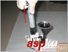 HP5000打印機怎么使用吸墨槍加墨水? HP5000,打印機