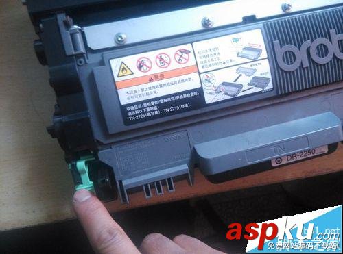 HL 兄弟打印機2240怎么手動添加墨粉? 兄弟hl2240,打印機加粉