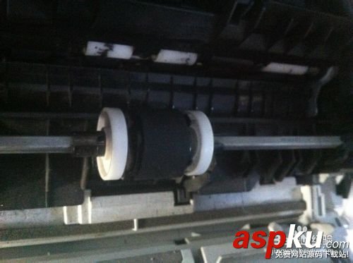 打印機(jī)不進(jìn)紙怎么辦?惠普2055d手動更換搓紙輪分頁器的教程 惠普2055d,搓紙輪,打印機(jī)