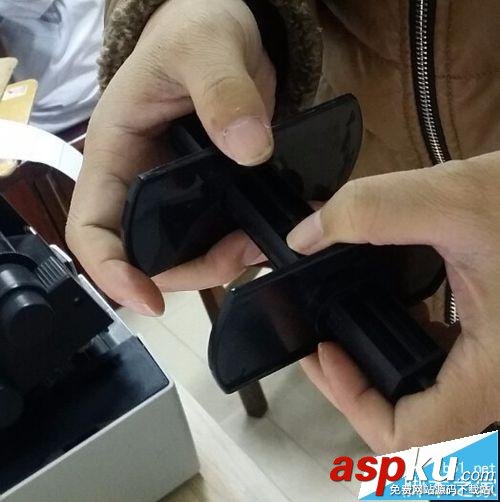 北洋條碼打印機(jī)2100e怎么更換紙卷? 北洋條碼打印機(jī)2100e