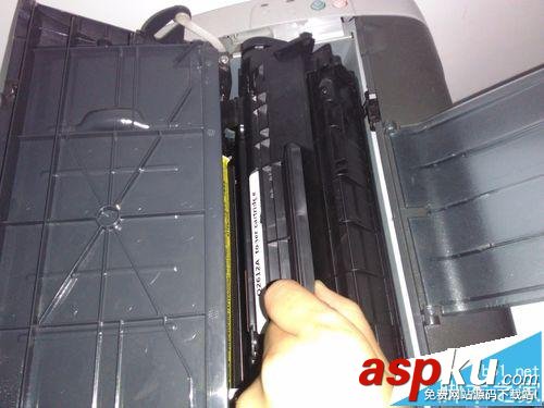 惠普1010激光打印機(jī)總是卡紙?jiān)撛趺崔k? 惠普,打印機(jī)卡紙