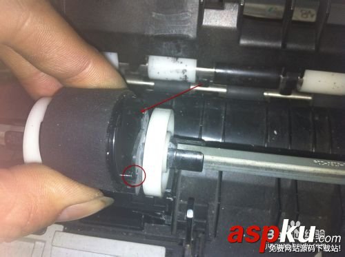 打印機(jī)不進(jìn)紙怎么辦?惠普2055d手動更換搓紙輪分頁器的教程 惠普2055d,搓紙輪,打印機(jī)