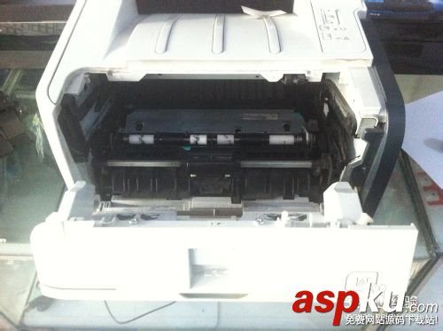 打印機(jī)不進(jìn)紙怎么辦?惠普2055d手動更換搓紙輪分頁器的教程 惠普2055d,搓紙輪,打印機(jī)