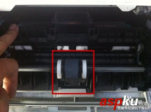 打印機(jī)不進(jìn)紙怎么辦?惠普2055d手動更換搓紙輪分頁器的教程 惠普2055d,搓紙輪,打印機(jī)