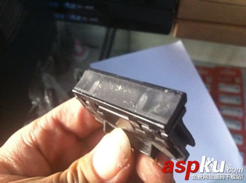 打印機(jī)不進(jìn)紙怎么辦?惠普2055d手動更換搓紙輪分頁器的教程 惠普2055d,搓紙輪,打印機(jī)