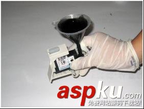 HP5000打印機怎么使用吸墨槍加墨水? HP5000,打印機