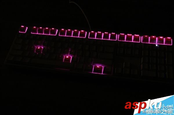 IKBC時光機機械鍵盤F-RGB開箱圖賞:加入RGB背光燈效 機械鍵盤,時光機