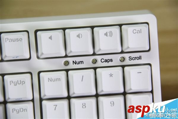 IKBC時光機機械鍵盤F-RGB開箱圖賞:加入RGB背光燈效 機械鍵盤,時光機