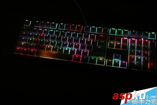 IKBC時光機機械鍵盤F-RGB開箱圖賞:加入RGB背光燈效 機械鍵盤,時光機