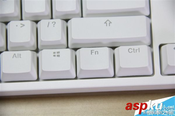 IKBC時光機機械鍵盤F-RGB開箱圖賞:加入RGB背光燈效 機械鍵盤,時光機