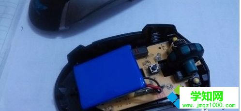 無線鼠標怎么拆開？一招拆開無線鼠標的方法