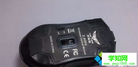 無線鼠標怎么拆開？一招拆開無線鼠標的方法