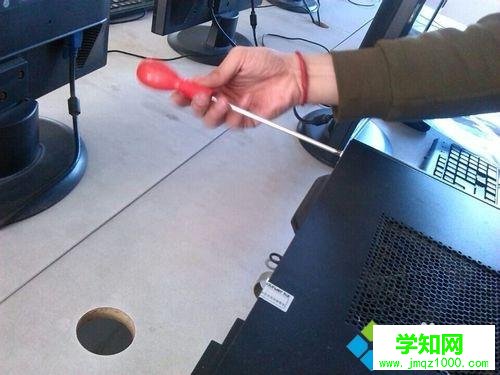 臺式電腦主板壞了如何更換