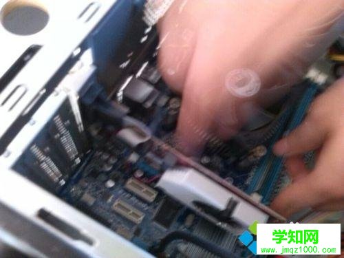 臺式電腦主板壞了如何更換