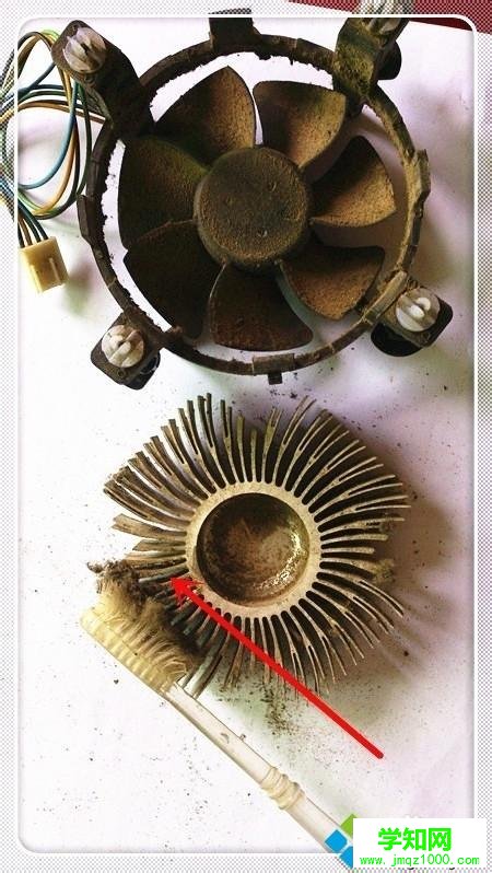 電腦主機箱聲音突然很大如何解決