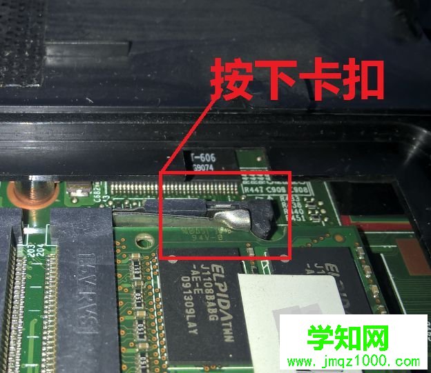 內(nèi)存條的正確安裝方法  內(nèi)存條的正確安裝方法