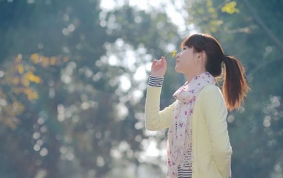 用Photoshop美化氣質美女外景照片