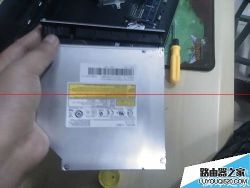 筆記本怎么安裝固態硬盤同時保留機械硬盤