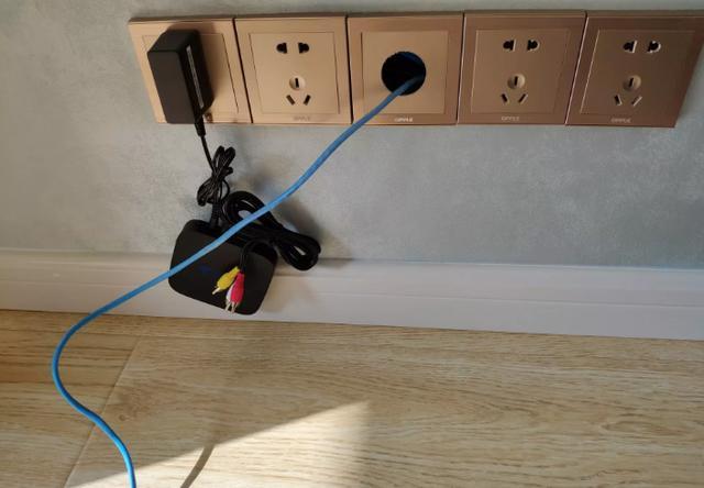 寬帶“貓”在門口,想把路由器搬到臥室怎么辦呢?