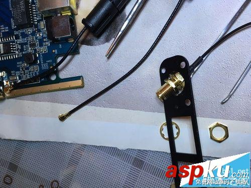 無線路由器怎么換天線? 無線路由改裝SMA天線接口的教程 路由器,SMA接口