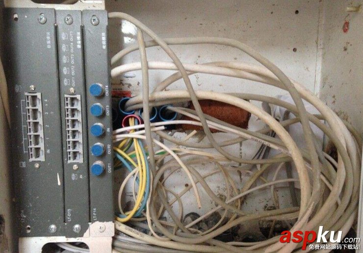 無線路由器放在弱電箱里面合適嗎?路由器放弱電箱里缺點分析 無線路由器,弱電箱