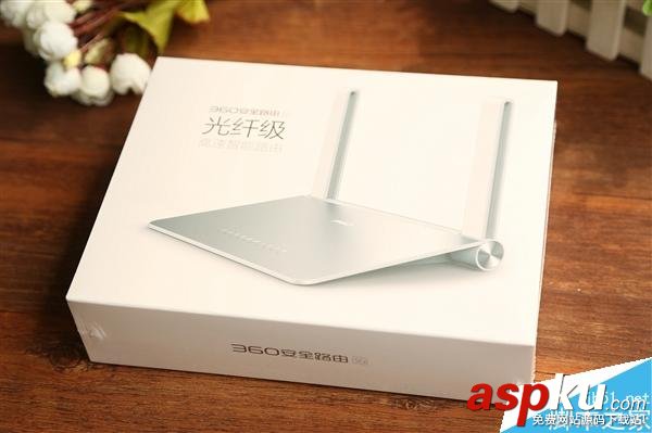 360安全路由5G版圖賞:薄如鼠標墊 360安全路由,5G