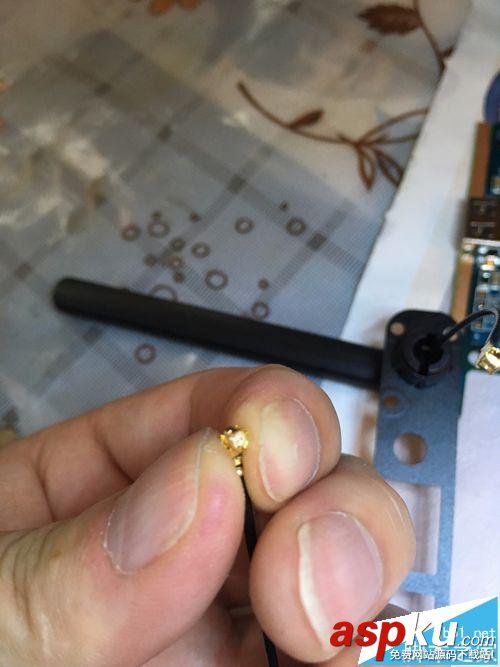 無線路由器怎么換天線? 無線路由改裝SMA天線接口的教程 路由器,SMA接口