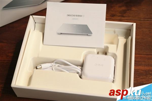 360安全路由5G版圖賞:薄如鼠標墊 360安全路由,5G