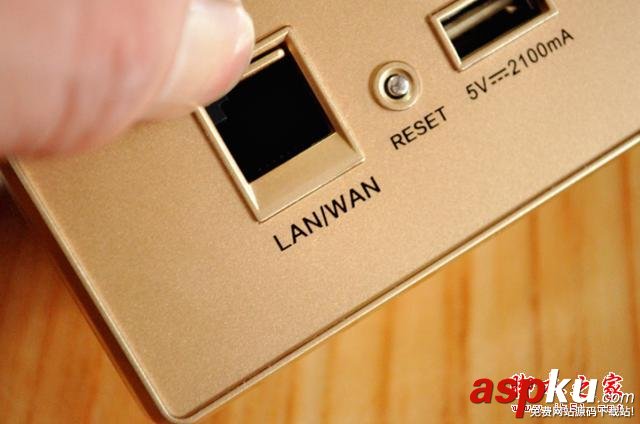 裝上墻壁的無線路由器 墻壁式無線路由 LS86-330 體驗 無線路由器,LS86-330