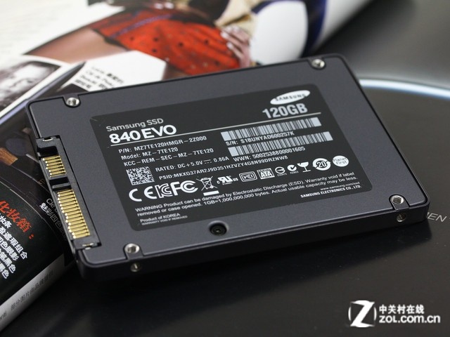 三星 SSD 840 EVO（120GB） 背面圖 