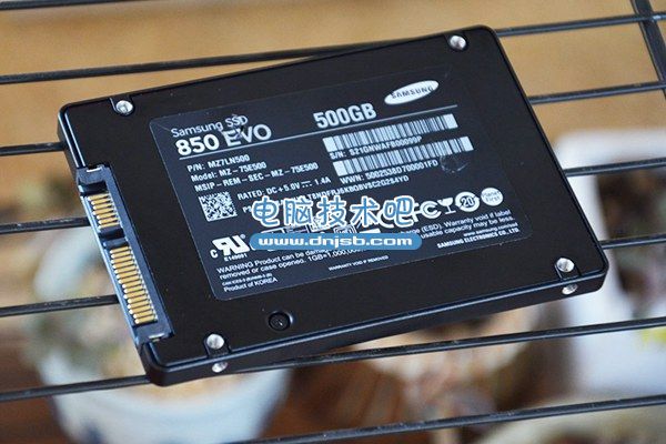 三星850 EVO背面外觀