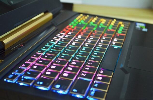 械革命深海泰坦X7Ti-S拆解評測