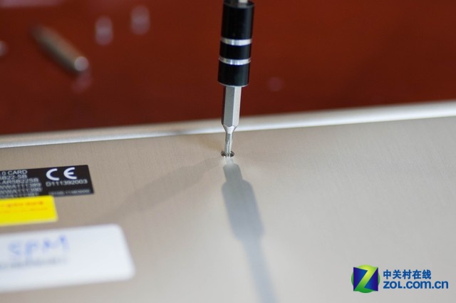 全金屬4K輕薄款 華碩UX501拆解圖賞