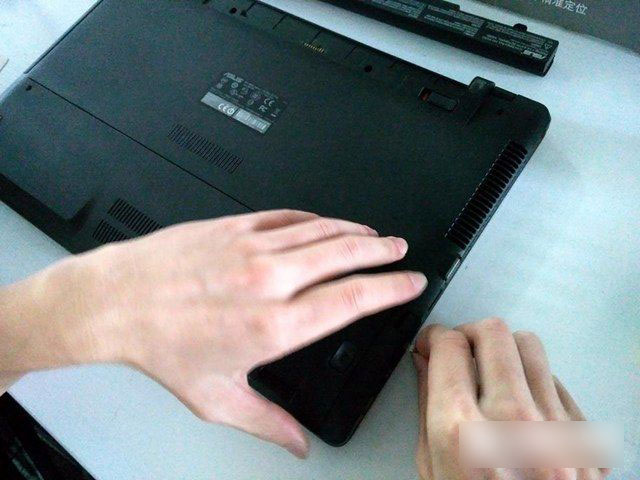 華碩X550C怎么拆機 華碩X550C清理灰塵與升級SSD教程