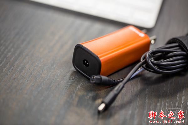 FINsix筆記本電源附帶USB-C接口