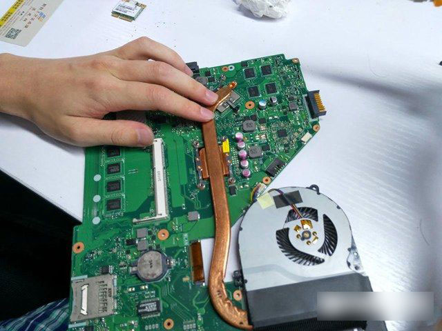 華碩X550C怎么拆機 華碩X550C清理灰塵與升級SSD教程