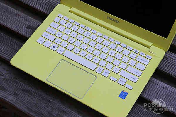 瑰麗彩殼配靚女 三星910S3K輕薄本評(píng)測(cè)