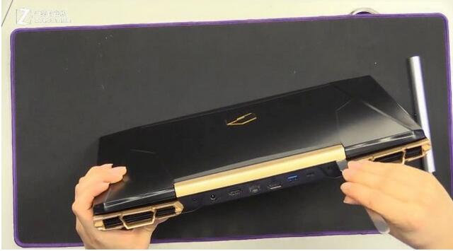 械革命深海泰坦X7Ti-S拆解評測