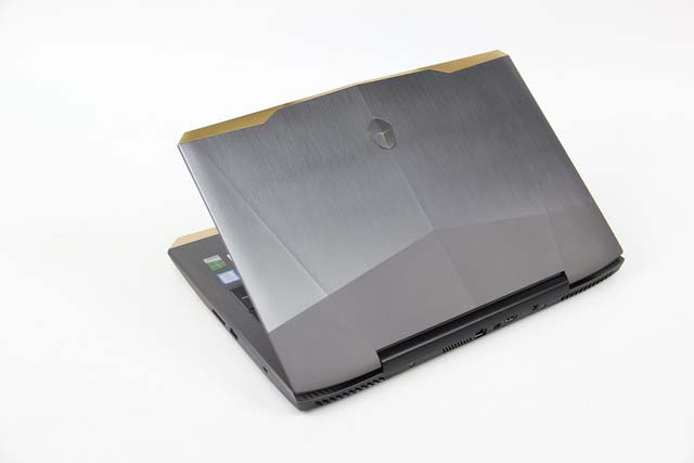 夢幻般的游戲本 雷神911 Traga-T6c評測 