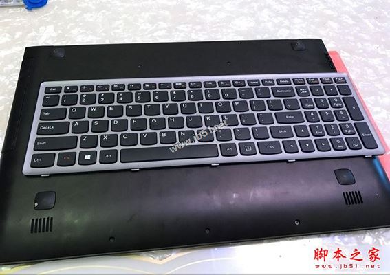聯想筆記本怎么換鍵盤?聯想Z500筆記本拆解更換鍵盤圖文教程