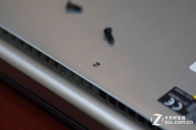 全金屬4K輕薄款 華碩UX501拆解圖賞