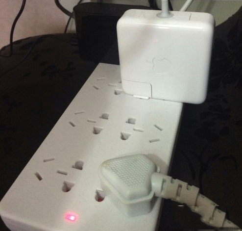 筆記本電源經常打出火花怎么辦 筆記本打出火花解決辦法