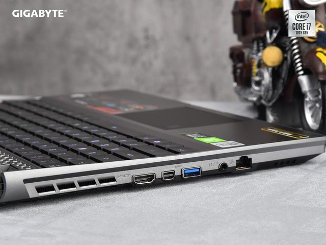 首款8核i7處理器 技嘉AORUS 15G游戲本評測 