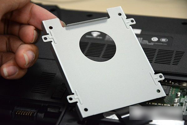 機(jī)械師F117怎么升級(jí)內(nèi)存硬盤(pán)?機(jī)械師F117筆記本增加內(nèi)存與硬盤(pán)方法