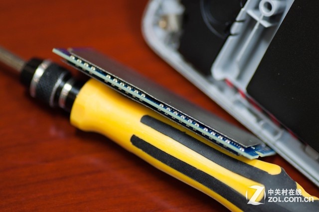 全金屬4K輕薄款 華碩UX501拆解圖賞