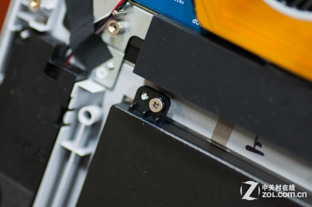 全金屬4K輕薄款 華碩UX501拆解圖賞