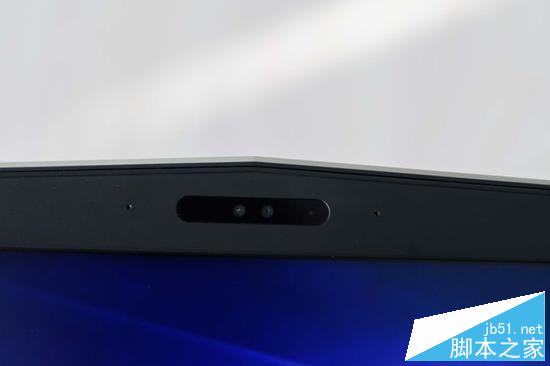 屏幕上方的攝像頭都經(jīng)過了精心設(shè)計(jì),選配版支持Tobii eye X眼球追蹤技術(shù)