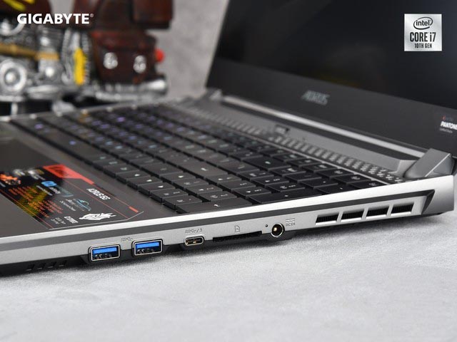 首款8核i7處理器 技嘉AORUS 15G游戲本評測 